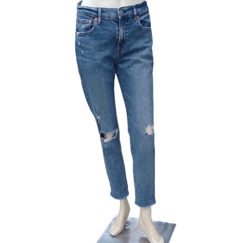 686446....Gap Girlfriend Jeans Size 2/26, 9" Rise